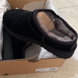 Ugg Classic Suede Slipper